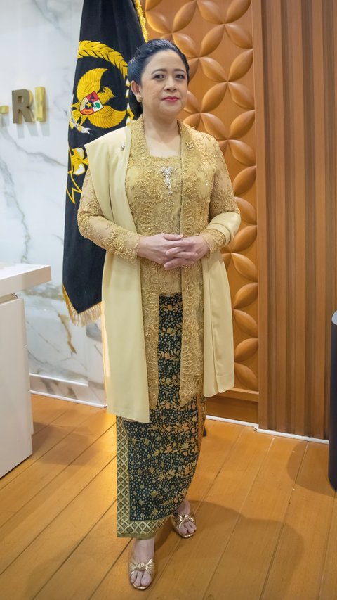 Puan Pakai Kebaya Kutubaru Emas Dibalut Kain Sutra Karya Maestro Tenun Indonesia, Ini Maknanya