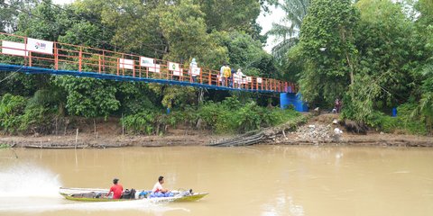 Bangun Jembatan Gantung, BRI Bantu Mobilitas Warga dan Dorong Ekonomi Masyarakat Desa