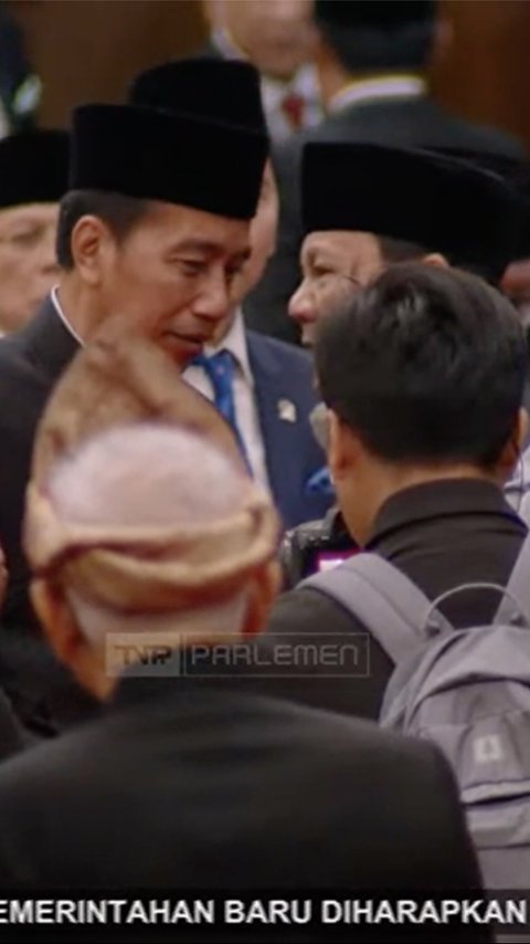 Momen Prabowo Tiba-tiba Bisiki Jokowi, Luhut Langsung Mendekat Siaga Beri Hormat