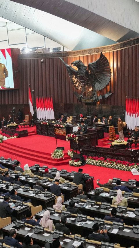 VIDEO: Detik-Detik Gedung DPR 'Bergetar' Tepukan Tangan Saat Prabowo Disapa 