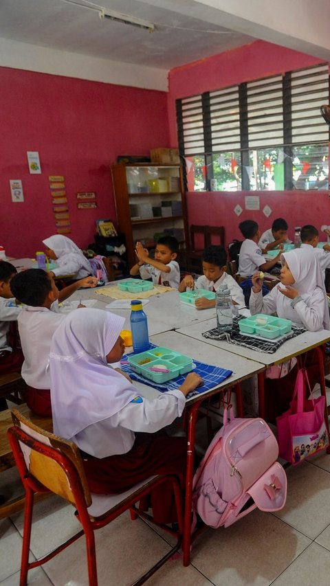 Biaya Program Makan Bergizi Gratis Masuk Anggaran Pendidikan, Bakal Pangkas Anggaran Kemendikbud dan Ristek?