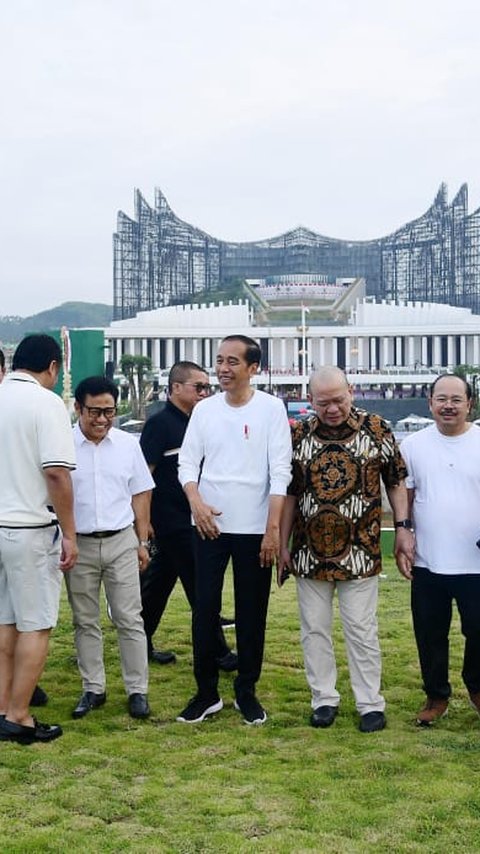 Jelang Upacara HUT ke-79 RI, Jokowi Ajak Cak Imin Keliling IKN