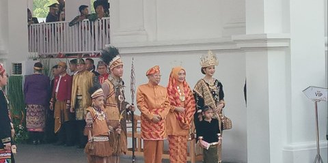 Berbusana Papua, Gibran dan Jan Ethes Dampingi Wapres Ma'ruf Amin di Istana Merdeka Jakarta