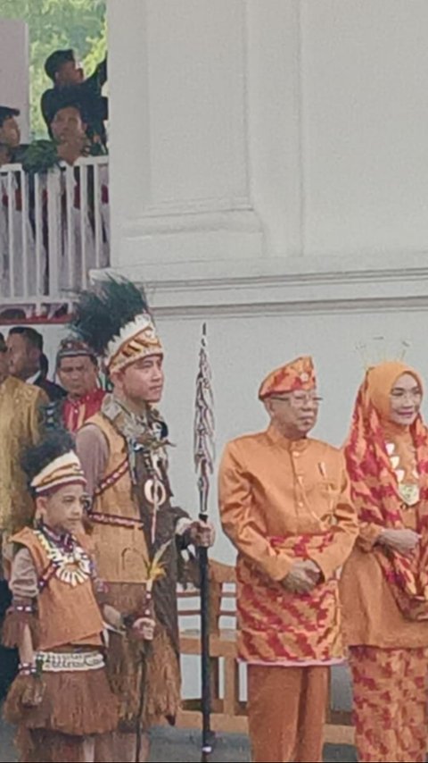 Berbusana Papua, Gibran dan Jan Ethes Dampingi Wapres Ma'ruf Amin di Istana Merdeka Jakarta