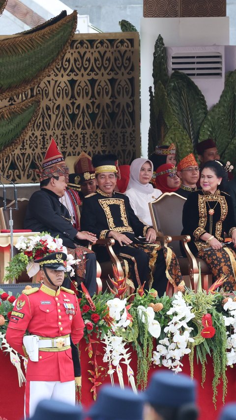 VIDEO: Senyum Tipis Prabowo & Lirikan Jokowi, Sukses Paskibraka Kibarkan Merah Putih di IKN