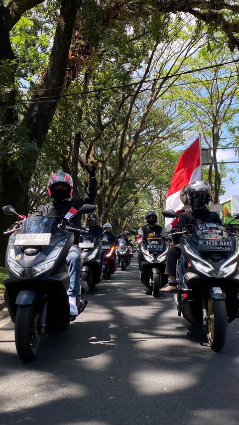 Ratusan pengendara Honda PCX di Malang merayakan HUT RI ke-79 melalui kegiatan turing dan aksi sosial.