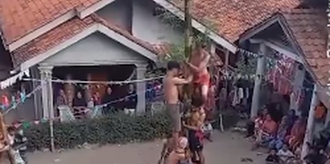 Kisah Tragis Lomba Panjat Pinang HUT RI, Seorang Peserta Meninggal karena Tertimpa Peserta Lain
