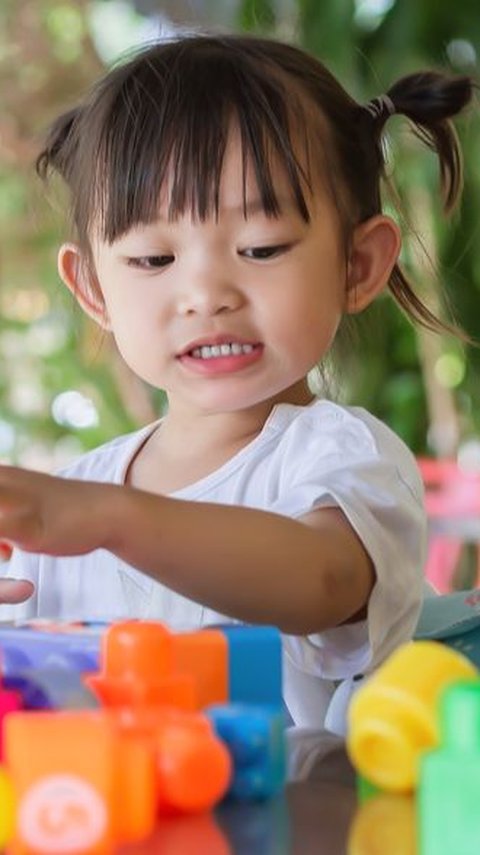 5 Cara Mengikat Rambut Pendek Anak Kecil yang Lucu, Cantik dan Anti Ribet