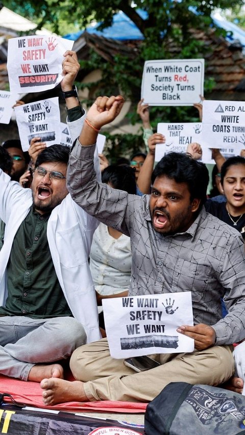 FOTO: Kacau Balau Layanan Rumah Sakit di India, Jutaan Tenaga Kesehatan Mogok Kerja Massal Usai Kasus Pemerkosaan Dokter Magang di Kolkata