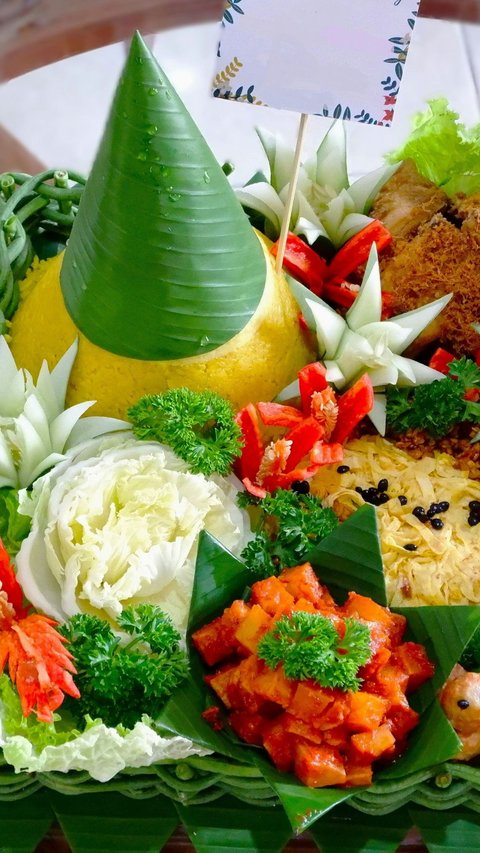 Resep Tumpeng HUT RI Lengkap ala Rumahan, Cantik Menggugah Selera