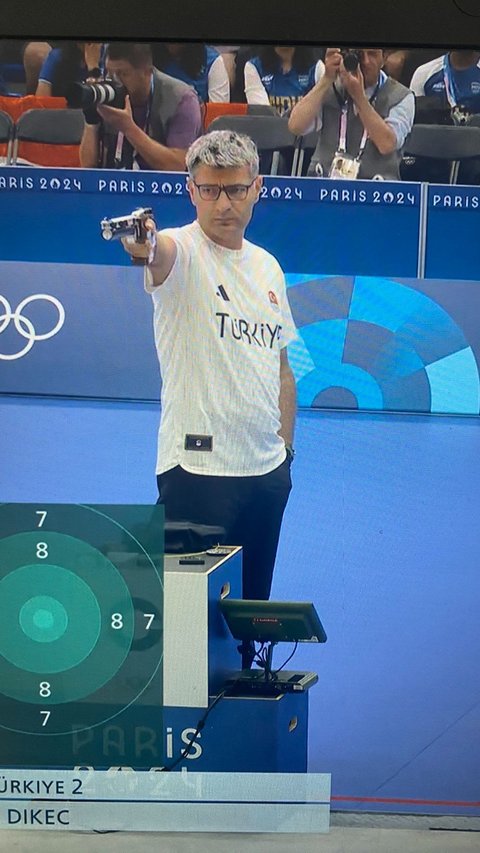 Yusuf Dikec Goes Viral, Turkish Shooter with a Casual Style but Wins a Silver Medal