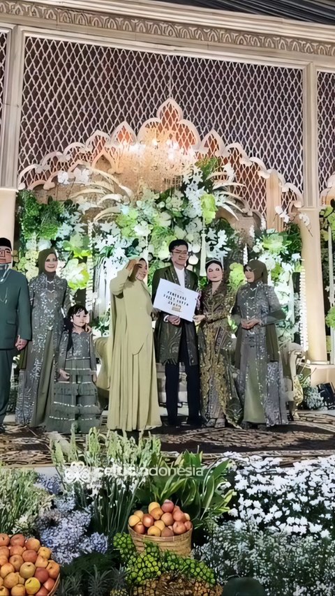 Viral! The 'Crazy Rich Gresik' Wedding with a People's Party Concept Similar to a Culinary Festival, Souvenirs Make Invitations Excited