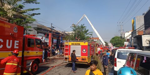 Pasar Krian Sidoarjo Terbakar, Api Berkobar sejak Subuh