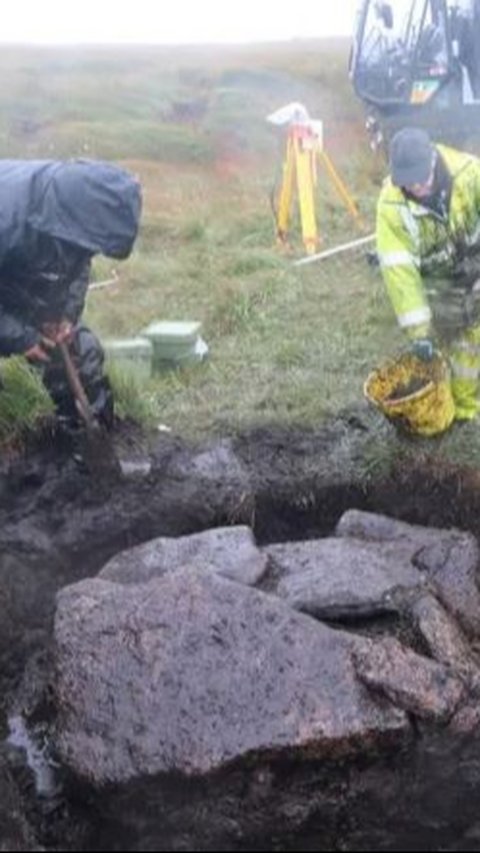 Arkeolog Temukan Kuburan Berusia Hampir 4.000 Tahun di Bukit Terpencil, Ada Kotak Batu Berisi Benda Misterius