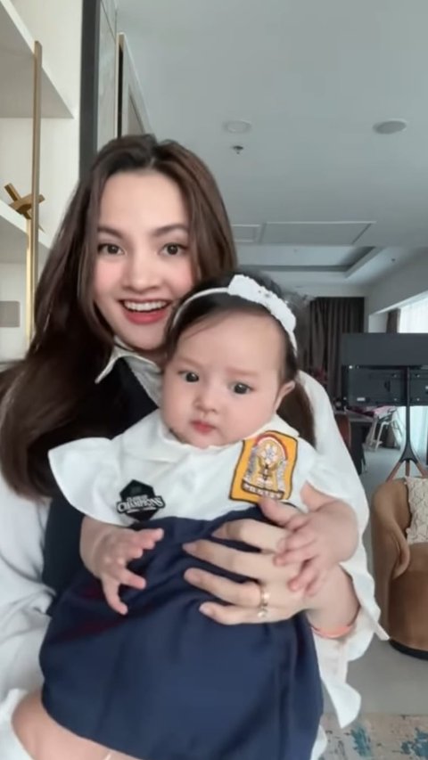 6 Potret Lucu Baby Launa Anak Sabrina Anggraini dan Belva Devara Pakai Seragam SMP, Gemesin Banget!