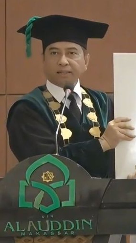 Viral Rektor UIN Alauddin Makassar Dapat Kejutan dari Seorang Wisudawan, Isi Pesannya Curi Perhatian