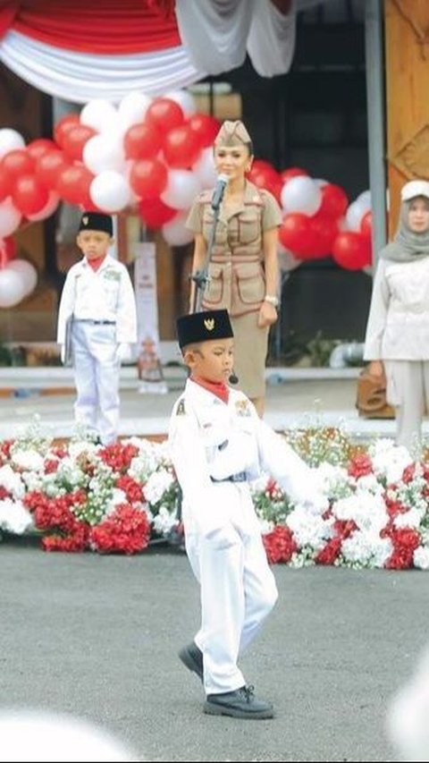 Yuni Shara Jadi Pembina Upacara di PAUD Miliknya, 8 Potret Awet Muda di Usia 50-an