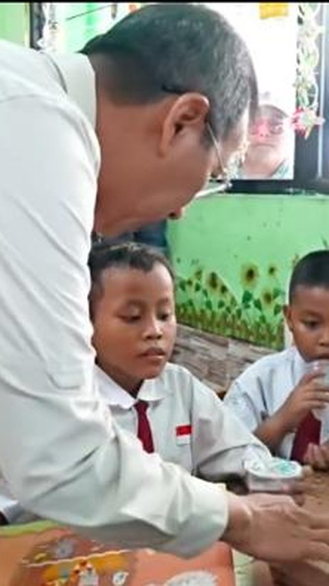 Uji Coba Makan Gratis, Anak SD di Jakarta Ini Pilih Tak Makan karena Ingin Bawa Pulang untuk Nenek