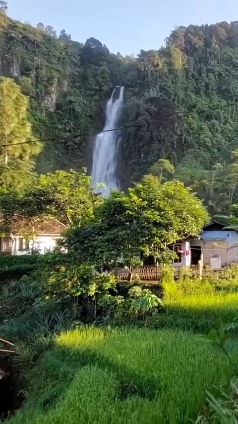 Halaman Rumahnya Langsung Berhadapan dengan Curug Eksotis, Begini Indahnya Kampung Lianggunung Cianjur