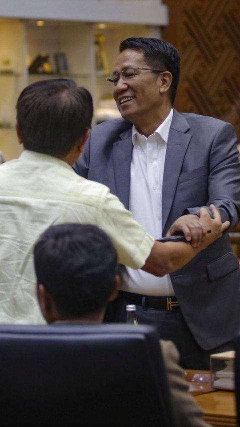 FOTO: Sempat Dianggap Akan Batalkan Putusan MK, Ini Suasana Rapat Menkum HAM dan Mendagri Bersama Baleg DPR Membahas Revisi UU Pilkada