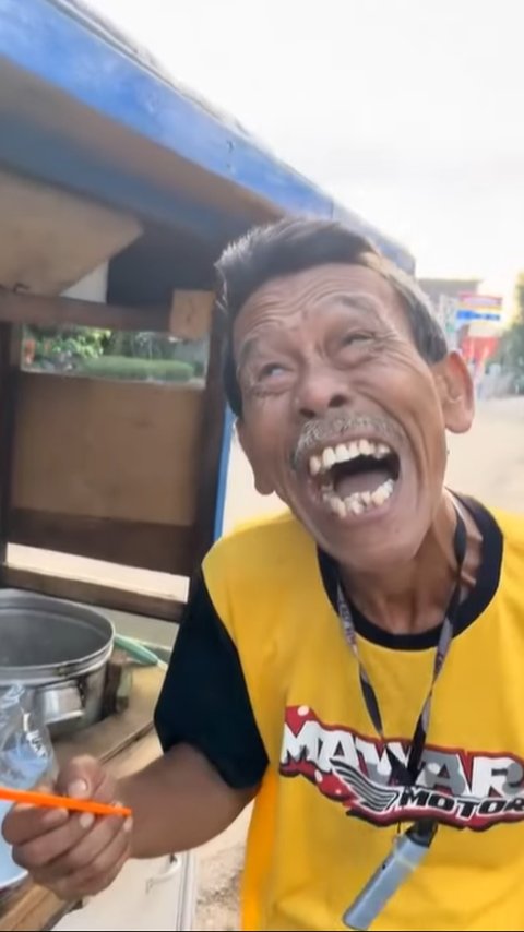 Mengenal Sosok Mang Bilal, Penjual Bubur Nyentrik yang Viral di Sumedang