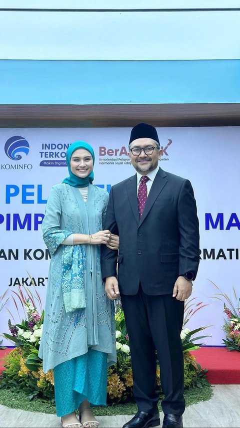 Momen Zee Zee Shahab saat Mendampingi Sang Suami Dilantik jadi Dirjen IKP Kemenkominfo, Penampilannya Mencuri Perhatian