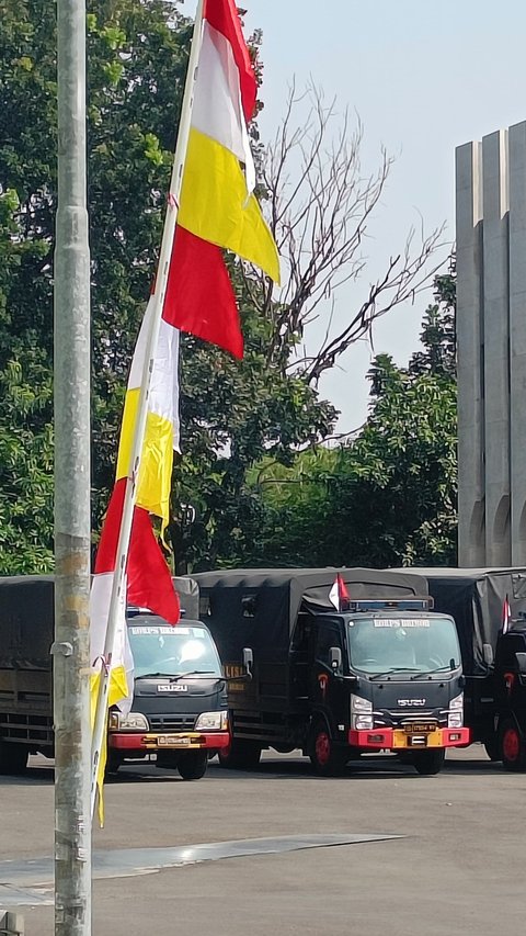 VIDEO: Anggota Brimob Bersenjata Jaga Ruang Rapat Baleg DPR Bahas RUU Pilkada