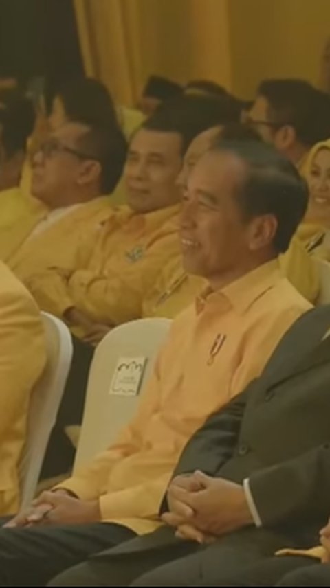 Bahlil Pangling Jokowi Pakai Baju Kuning & Mengira Kader Golkar Baru: Saya Pikir-Pikir Paten juga Barang Ini