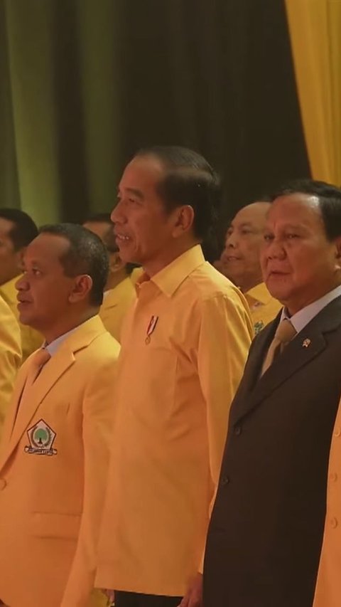 FOTO: Gaya Jokowi Berkemeja Kuning Saat Hadiri Penutupan Munas Golkar, Kedatangannya Disambut Antusias