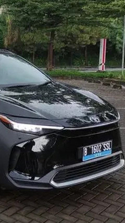 Toyota menarik kembali mobil listrik bZ4x di Indonesia, kenapa?