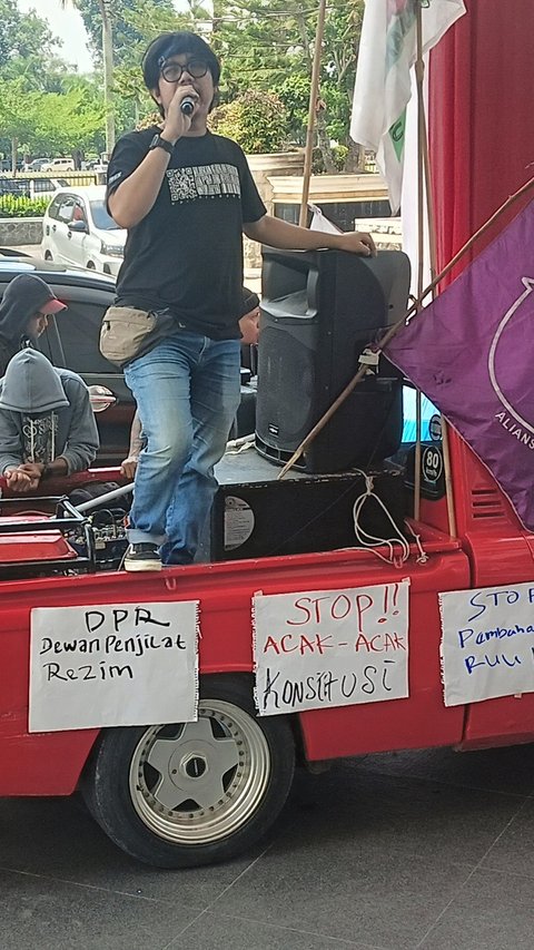 Demo di DPRD Jambi, Massa Tuntut Tolak RUU Pilkada