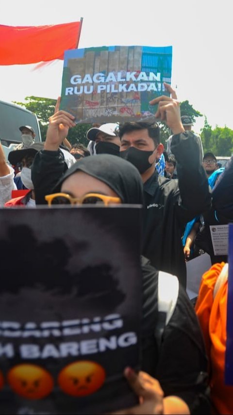 Rakyat Demo Tolak RUU Pilkada sampai Jebol DPR, Di Mana Jokowi?