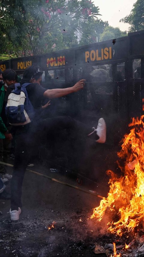 Adian Napitupulu Dapat Laporan Lebih dari 50 Demonstran Ditangkap: Ada yang Hidungnya Patah Loh