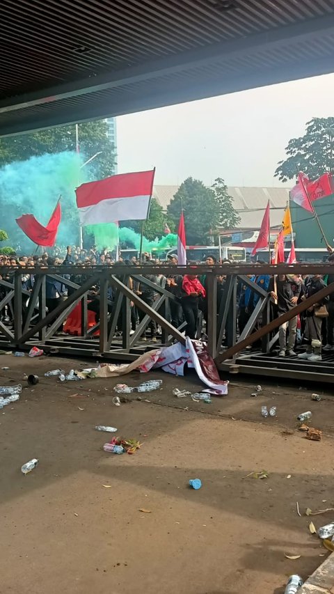 Sisi Lain Demo Tolak Pengesahan RUU Pilkada di DPR, Banyak Hal Tak Terduga Terjadi