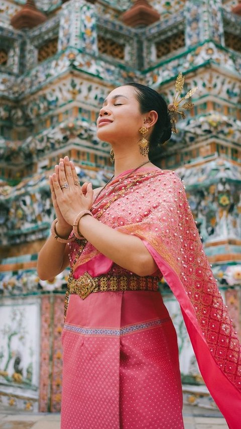 8 Gaya Andien dalam Baju Tradisional Thailand, Kecantikannya Semakin Mencuri Perhatian