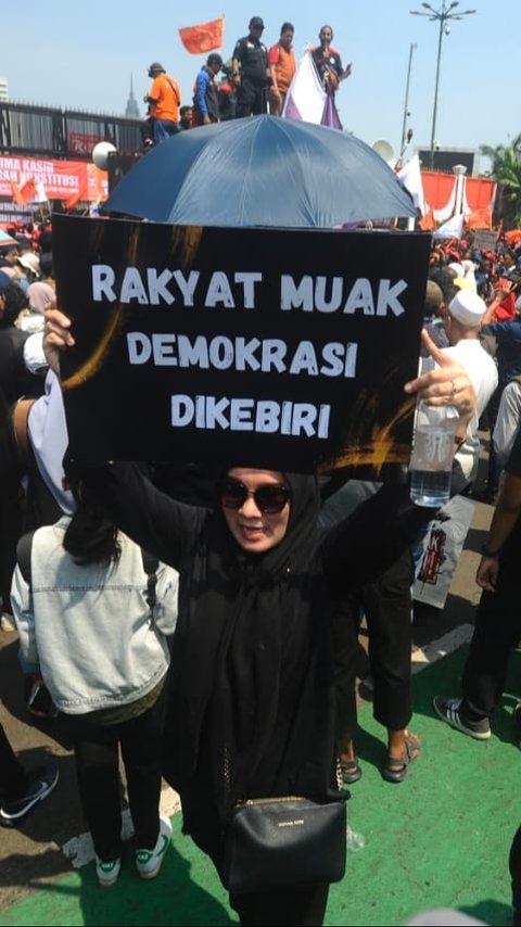 Demo Besar Sukses Gagalkan DPR Sahkan RUU Pilkada Disorot Media Internasional, Nama Jokowi & Kaesang Disebut-sebut