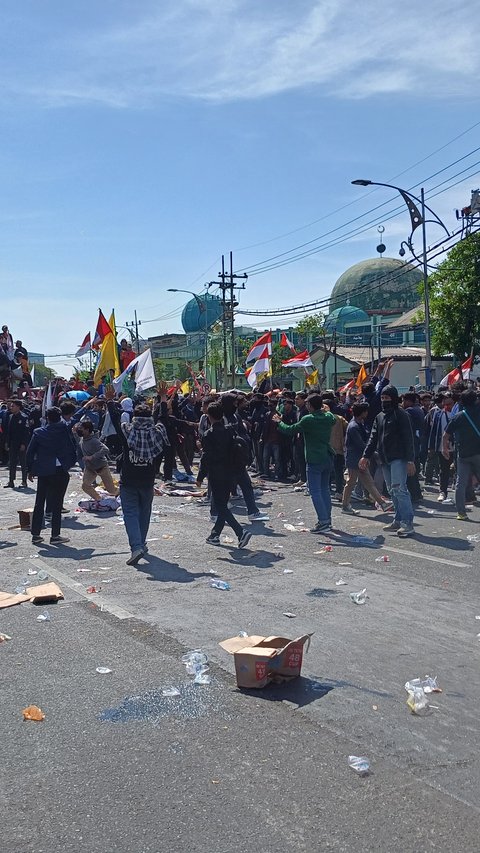 Dosen Diburu Mahasiswa Cari Tandatangan Padahal Lagi Ikut Demontrasi RUU Pilkada, Aksinya jadi Sorotan