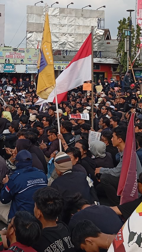 Tolak Politik Dinasti, Ribuan Mahasiswa di Jember Demo Kawal Putusan MK