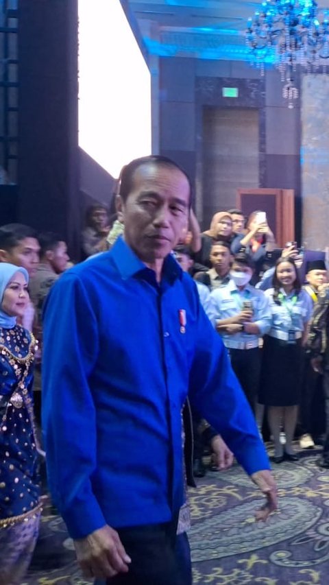 Kompak Berpakaian Biru, Jokowi, Gibran dan Bobby Nasution Hadiri Kongres VI PAN