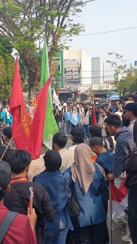 Aksi Mahasiswa Tolak Revisi UU Pilkada di Garut Berujung Ricuh