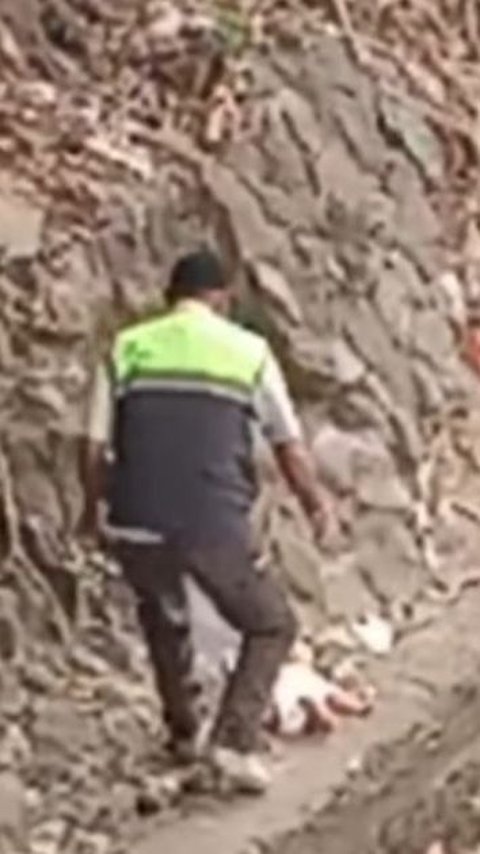 Viral Video of Baby Falling to the Edge of the River During the PKL Enforcement at Karet Station, Here's the Condition