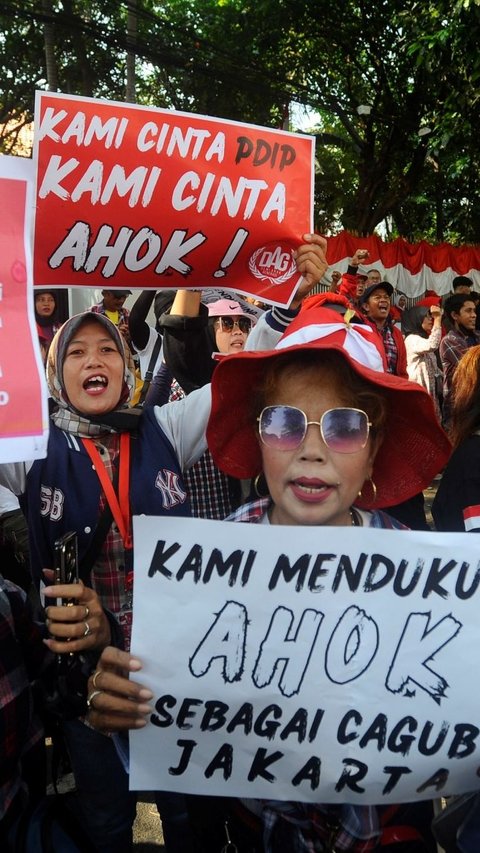 FOTO: Aksi Massa Pendukung Basuki Tjahaja Purnama di Jakarta: 'Kami Cinta PDIP Kami Cinta Ahok!'