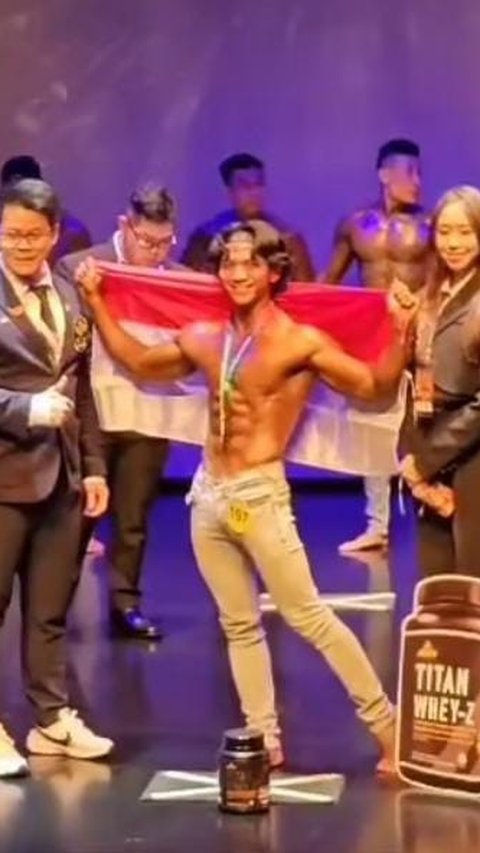 Badan Kekar Berotot, Pedangdut Rizki dan Ridho Juara 1 Kompetisi Binaraga di Singapura