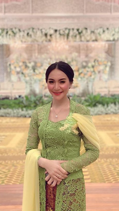 Potret Cantik Putri Sirty Cikita dalam Balutan Kebaya, Polwan Viral yang Kini Jadi Sorotan