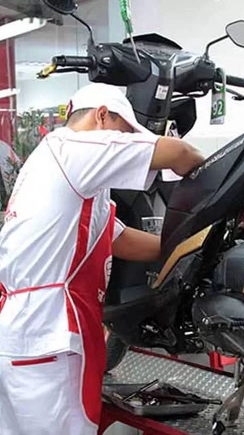 Inilah akibat dari kebiasaan terlambat mengganti oli mesin pada motor matic, bisa merugikan!