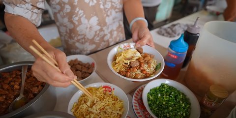 Kisah Seorang Wanita Mualaf Berawal dari Ingin Makan Mi