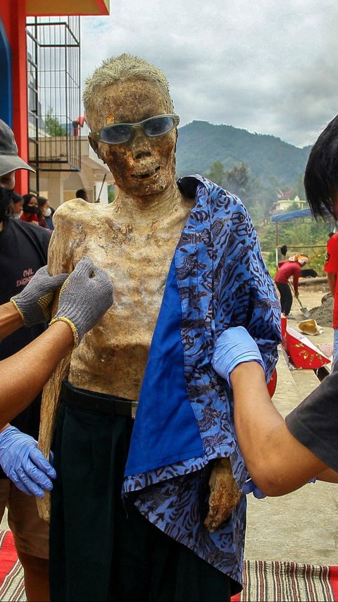 FOTO: Melihat Tradisi Mistik Tana Toraja Bisa Bikin Bulu Kuduk Merinding