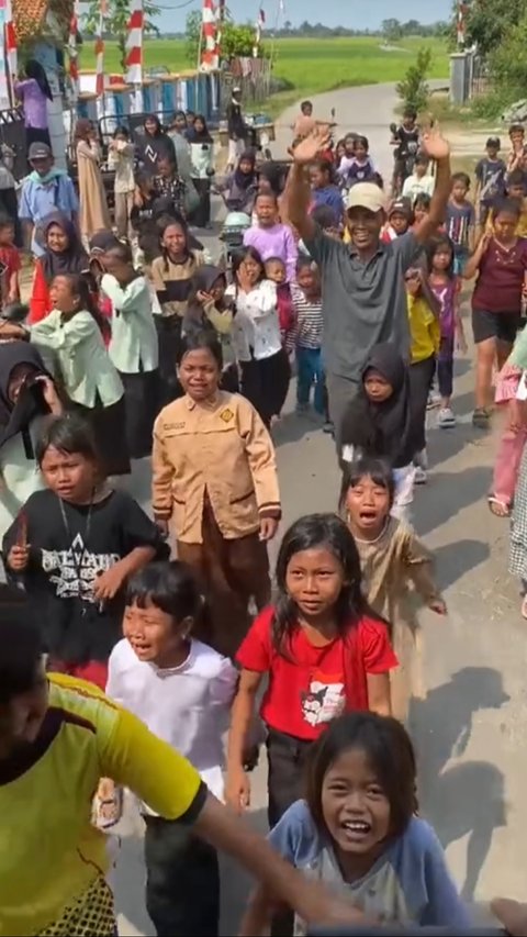 Viral Momen Dramatis Perpisahan Mahasiswa KKN dengan Warga Setempat, Diwarnai Aksi Saling Tarik hingga Isak Tangis