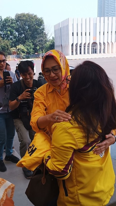 Berbaju Kuning, Airin Datangi Partai Golkar Usai Diusung PDIP di Pilgub Banten