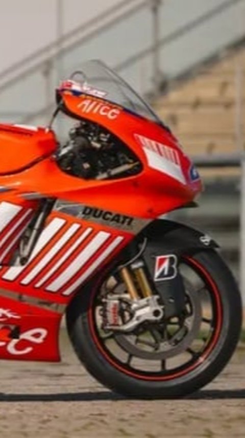 Motor Casey Stoner yang digunakan di MotoGP akan dilelang dengan harga yang sangat tinggi.